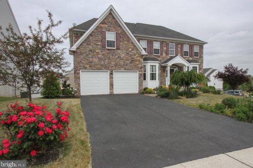 1954 Canyon Creek Rd, Gilbertsville PA  19525-7003 exterior