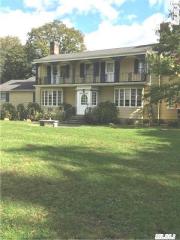 41 Old Westbury Rd, Westbury NY  11568-1603 exterior