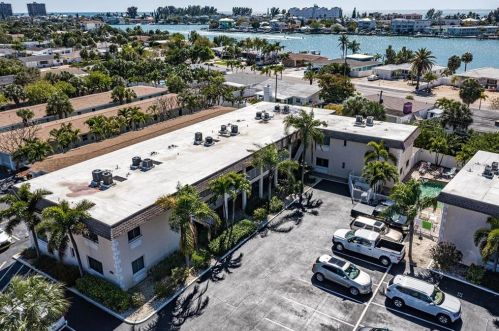 9050 Blind Pass Rd, Saint Petersburg, FL 33706-1348
