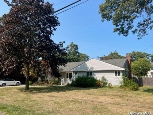19 Bay 2nd St, Islip Manor, NY 11751-4405