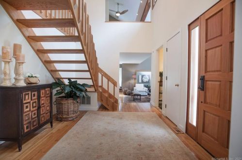 91 Lantern Ridge Rd, New Canaan CT  06840-2416 exterior