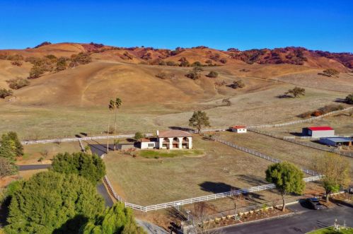 6960 Vista Del Sol, Gilroy CA  95020-9544 exterior