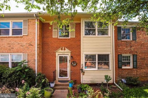 123 Davis Ave, Leesburg VA 20175-3405 exterior