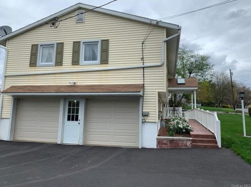 6 Scott Dr, Middletown NY  10941-1112 exterior