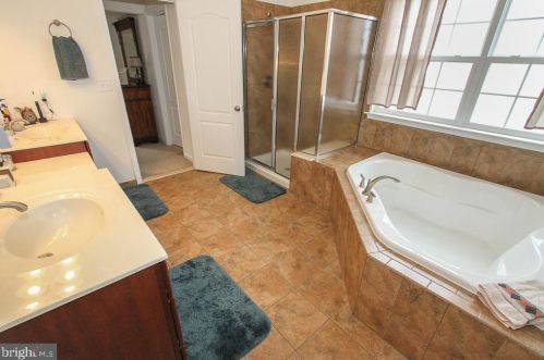 1954 Canyon Creek Rd, Gilbertsville PA  19525-7003 exterior