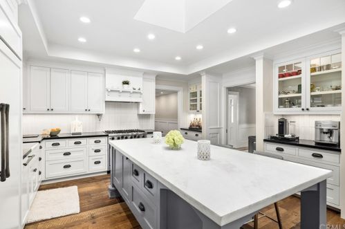 2050 Shipway Ln, Newport Beach CA  92660-4336 exterior