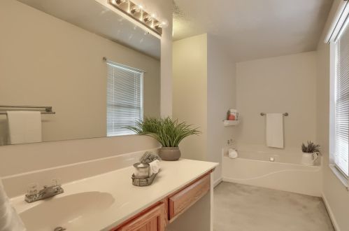 423 Kingsbrook Dr, Mc Donald PA  15057-2667 exterior