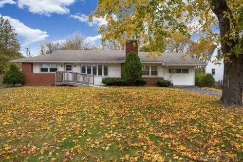 8 Maplewood Ct, Norwich, CT 06360-6417