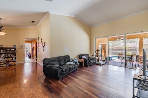 16809 Blenheim Dr, Lutz, FL 33549-6817