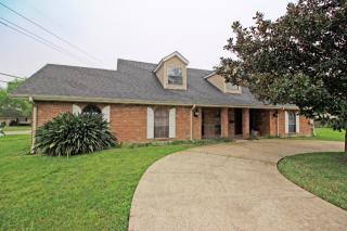 4725 Shores Dr, Metairie, LA 70006-2335