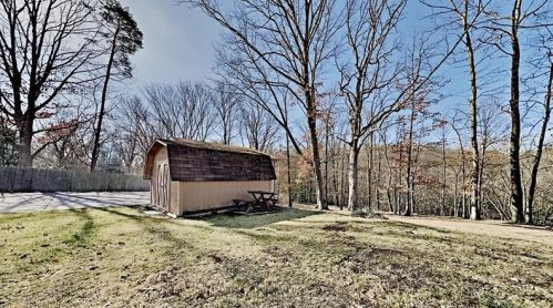 210 Lucille St, Glenshaw PA  15116-2033 exterior