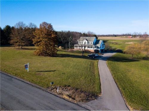 117 American School Rd, Harmony, PA 16037-8801