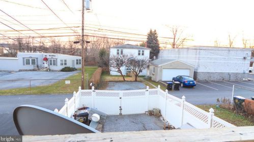 2927 Derry St, Harrisburg PA 17111-1644 exterior