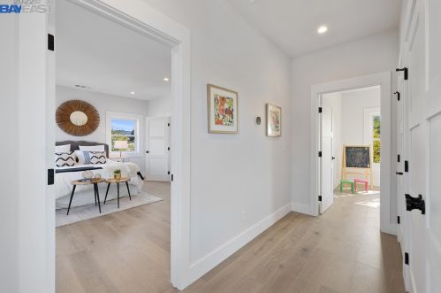 5926 Dover St, Oakland CA  94609-1426 exterior