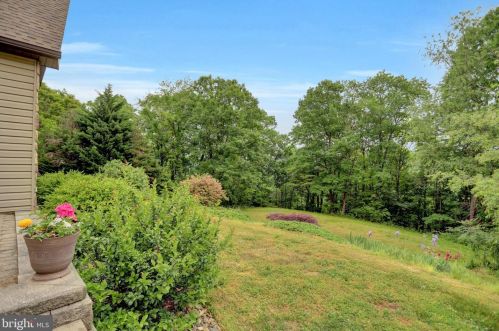 20 Davis Ln, Mount Patrick, PA 17045-9321