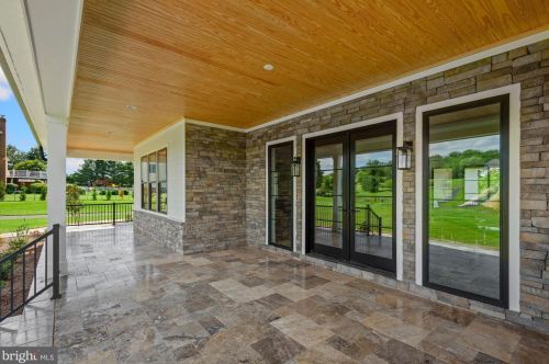 16067 Waterford Crk Cir, Hamilton VA  20158-3342 exterior