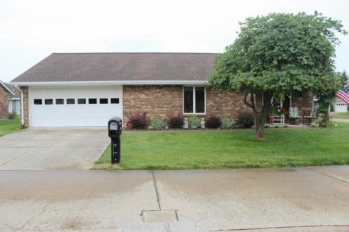 633 Circle Dr, London, OH 43140-8909