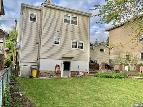 308 Palisades Blvd, Palisades Park NJ  07650-2211 exterior