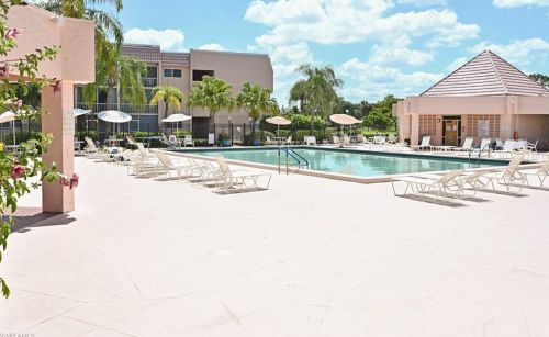 200 Turtle Lake Ct, Naples FL  34105-5567 exterior