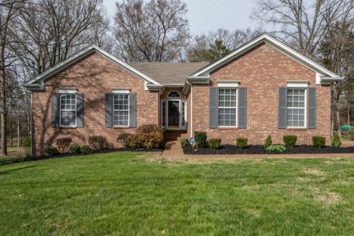 215 Norfolk Ln, Nolensville, TN 37135-9475
