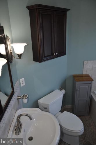 205 Lippincott Ave, Riverton NJ  08077-1309 exterior