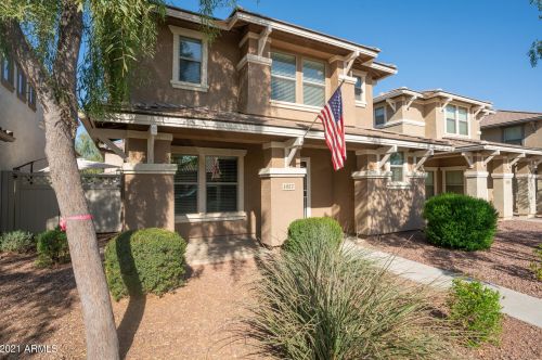 1057 Deerfield Ln, Gilbert, AZ 85296-2898