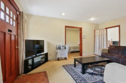 3024 17th St, Long Beach, CA 90804-1614
