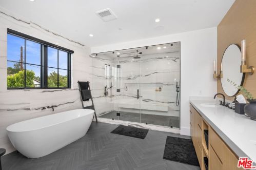 4910 Texhoma Ave, Van Nuys CA  91316-3740 exterior