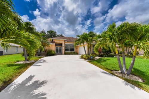 6034 Wolverine Rd, Fort Pierce, FL 34986-3704