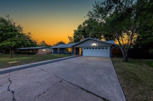 1807 Cloverleaf Dr, Austin TX  78723-3427 exterior