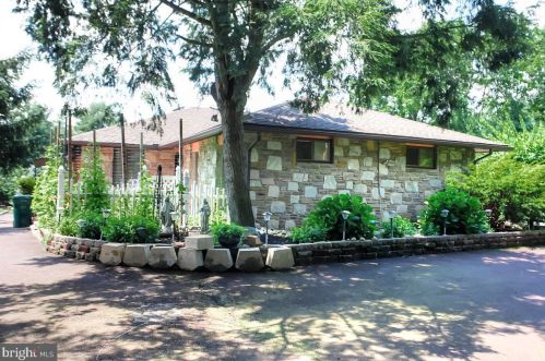 378 Oak Dr, Harleysville, PA 19438-2349
