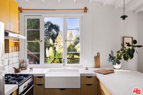 19751 Grand Vw Dr, Topanga CA  90290-3313 exterior