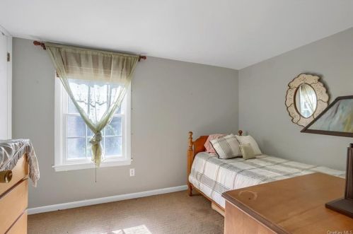 3 Hemlock Dr, Mahopac NY  10541-5357 exterior