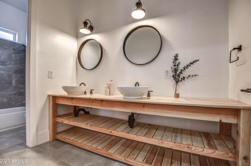 6434 12 St, Phoenix AZ 85086-4804 exterior