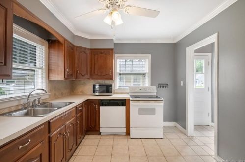 5 Lincoln St, North Haven CT  06473-1807 exterior