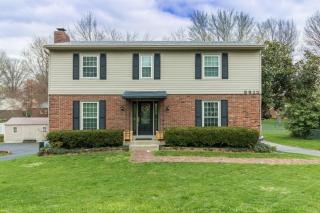 8913 La Costa Rd, Louisville, KY 40299-1431