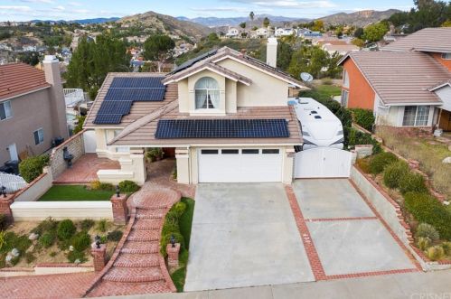 22449 Lemon St, Santa Clarita, CA 91390-4095