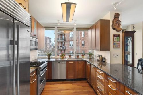 640 237th St, Bronx, NY 10466-1313