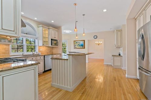 2301 Mohansic Ave, Yorktown Hgts NY  10598-3627 exterior