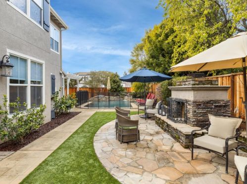 2075 Merlot Dr, Morgan Hill CA  95037-3883 exterior