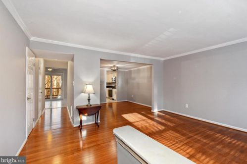 6293 Kerrydale Dr, Springfield VA  22152-2133 exterior