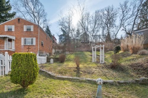 2013 Woodward Ave, Pittsburgh, PA 15226-1337