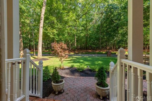 48 Oakcrest Dr, East Brunswick, NJ 08816-4044