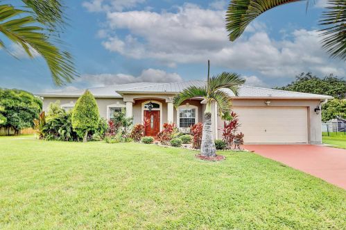 562 Duxbury Ave, Fort Pierce, FL 34983-2428