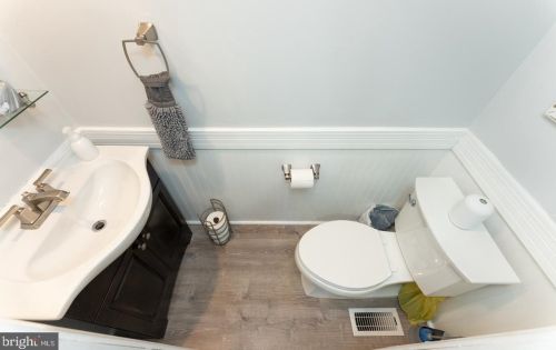 281 Chelsea Cir, Newtown Square PA  19073-2104 exterior