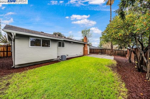 4237 Ridge Dr, West Pittsburg CA  94565-6033 exterior