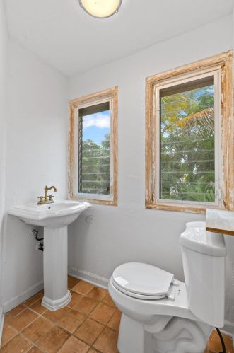 529 34 St, West Palm Beach FL  33404-3002 exterior