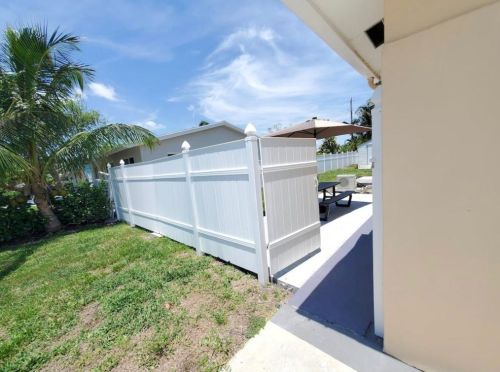 219 9th Ave, Boynton Beach FL  33435-3139 exterior
