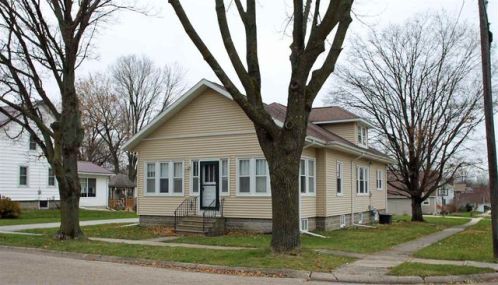 140 Russell St, Denver, IA 50622-9508