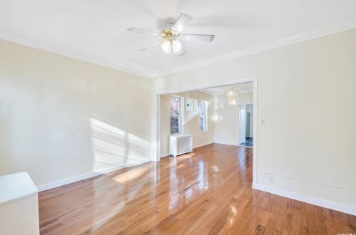 8921 215th St, Jamaica, NY 11427-2405
